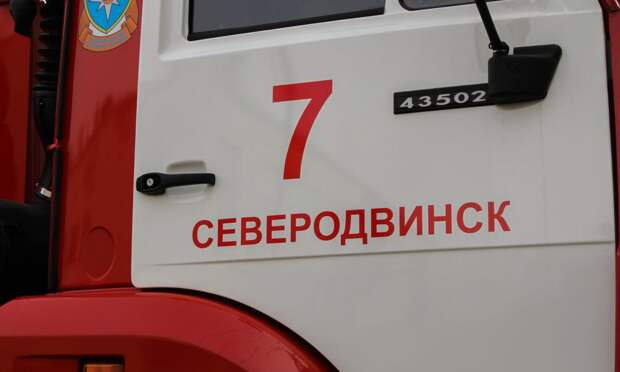 В Северодвинске сотрудники МЧС спасли 36 человек от пожара в коммунальной квартире