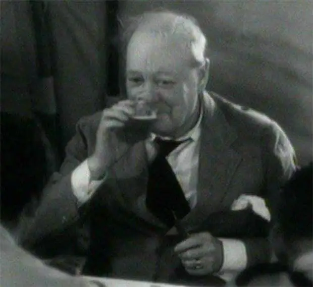 Уинстон Черчилль очень любил армянский коньяк и ежедневно выпивал бутылку 50-градусного коньяка «Двин».
