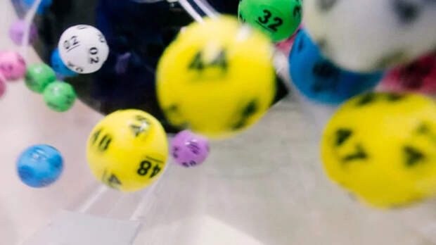 В Тюмени товаровед случайно выиграла в лотерею 333 млн и еще 500 рублей