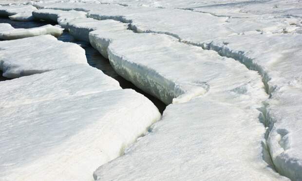 В Северодвинске при расчистке площадки для чъёмок фильма «Челюскин. Первые» под лёд провалился трактор