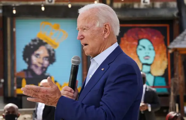 «Избавимся от бюллетеней»: почему Трамп отказался гарантировать мирную передачу власти в случае поражения на выборах