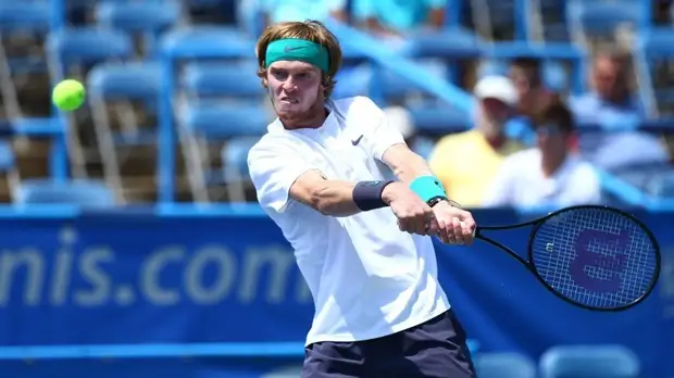 Рублёв уступил итальянцу Фоньини в матче теннисного турнира ATP в Пекине