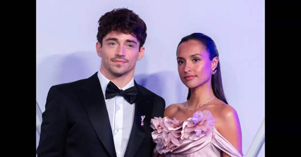 Звезда "Формулы-1" Шарль Леклер и его жена Александра вышли на свою первую красную дорожку после свадьбы