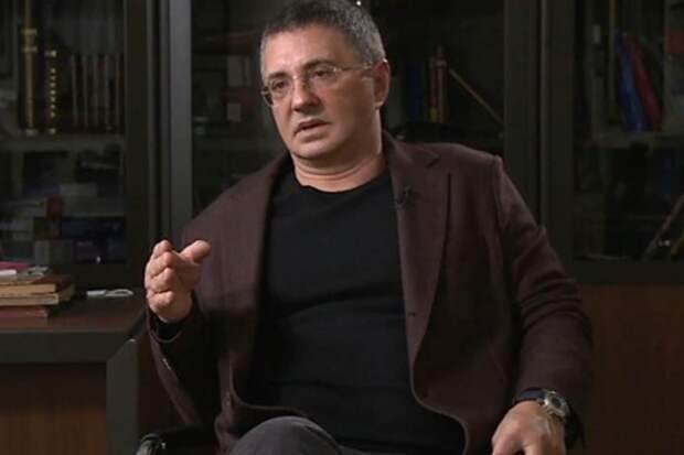 Мясников заявил о необходимости вакцинации пожилых людей от COVID-19