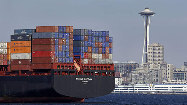 Судно с контейнерами в Сиэтле, США
