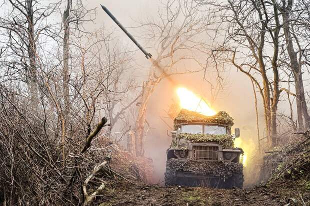 Стало известно о мощных ударах по приграничному городу Украины