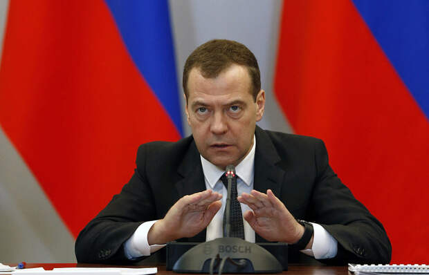 Картинки по запросу Медведев поручил проработать новые меры стимулирования рождаемости
