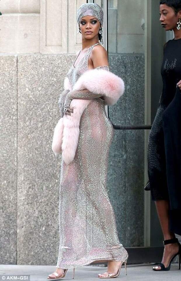 Рианна шокировала своим нарядом на церемонии награждения CFDA (19 фото)