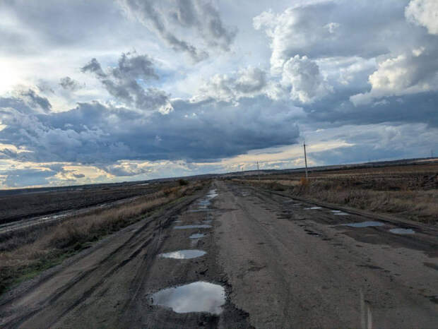Заглавное фото: Так выглядит «килл-зона» в Днепропетровской области, где, по замыслу украинского Генштаба, будут уничтожаться подразделения ВС России. Самое большое препятствие в этой зоне – большие лужи.