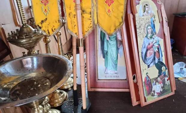 Уничтожены иконы и алтарь: отступающие солдаты ВСУ открыли огонь по храму в Новогнатовке