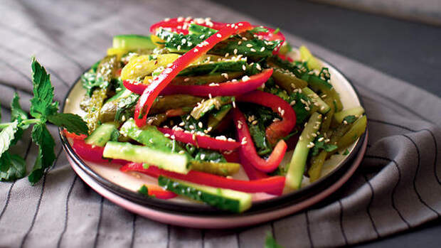 Весенний салат «50 оттенков зеленого»: рецепт блюда для похудения