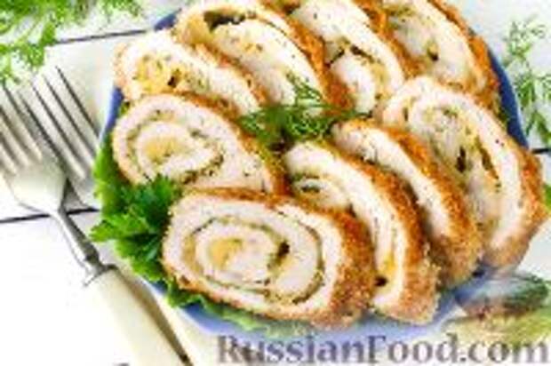 Фото к рецепту: Куриный рулет с сыром и укропом