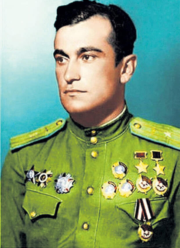 Дважды Герой Советского Союза Амет-Хан СУЛТАН. Его имя сегодня потомки других татарских героев просят присвоить международному аэропорту «Симферополь»