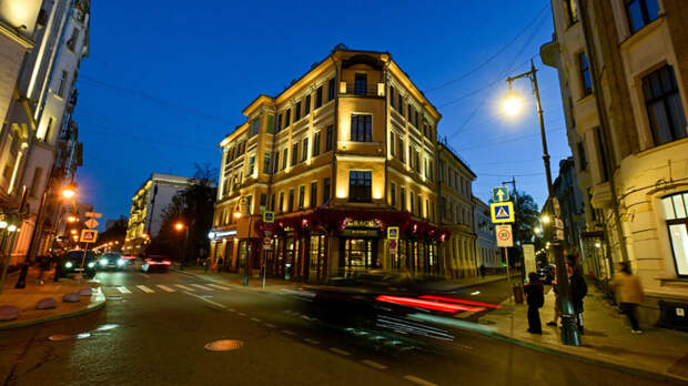 На летний режим перевели уличное освещение и подсветку зданий в Москве