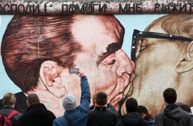 «Господи, помоги мне выжить среди этой смертной любви, 1990, Дмитрий Врубель