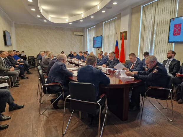 Комитет по транспорту услышал жалобы петербуржцев на нелегальных таксистов