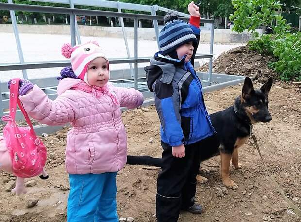 Кейси с внуками, здесь ей 7 месяцев