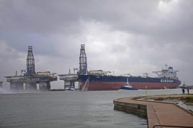 СМИ: экспорт нефти из США в Азию может продолжить снижение из-за дорогого фрахта танкеров