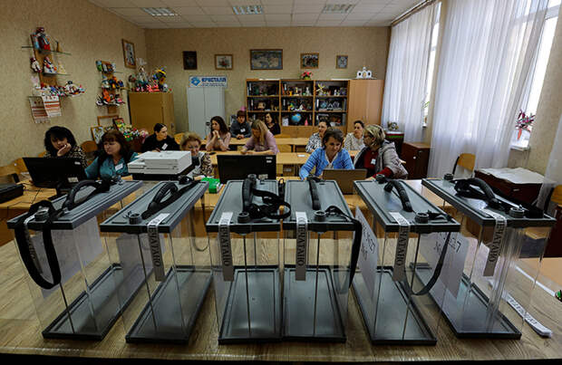 В ЛНР и ДНР началось голосование о вхождении в состав России
