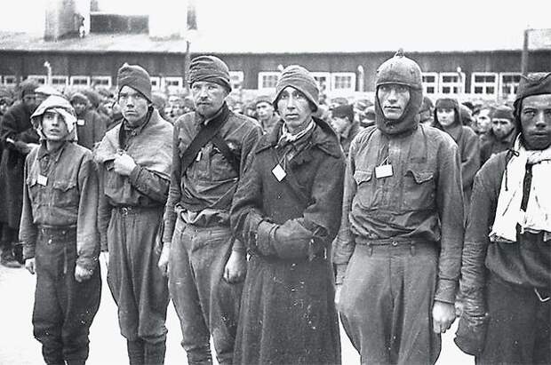Советские военнопленные в концлагере Маутхаузен. Октябрь 1941 г.