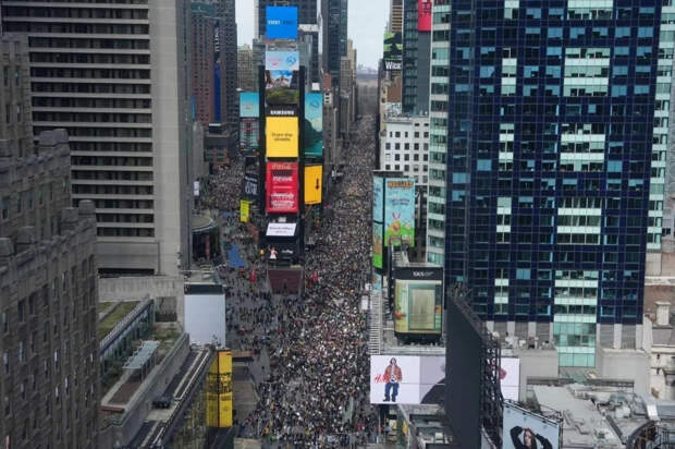 Трамп рискует проиграть промежуточные выборы: по США прокатилась волна протестов