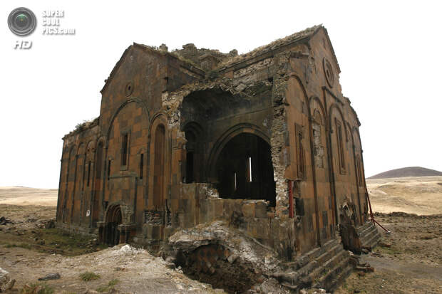 Турция. Ани, Карс. Анийский собор. (AP Photo/Burhan Ozbilici)