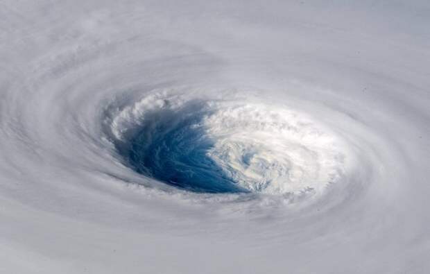 Путь тайфуна: взгляд из космоса Траби, взгляд из космоса, завораживающе, космические снимки, необычно, природные катаклизмы, тайфун, фотографии