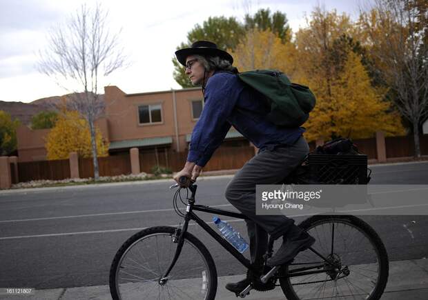 Daniel Suelo cruises around Moab with his bicycle. Suelo had a CU Masters degree in accounting and a promising career in 2000 when he began what he calls 'an experiment.' Since that time nine years ago, he has lived without money. He eats from dumpsters a : News Photo