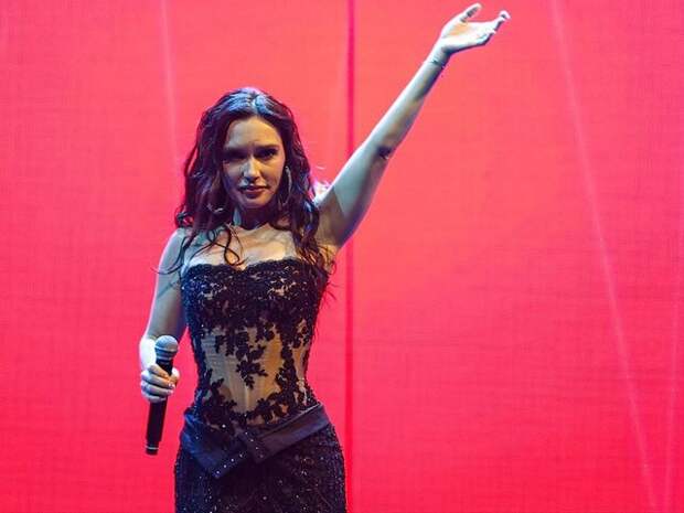 Экс-солистка Serebro Серябкина рассказала, что диета и спорт помогают ей сохранить фигуру