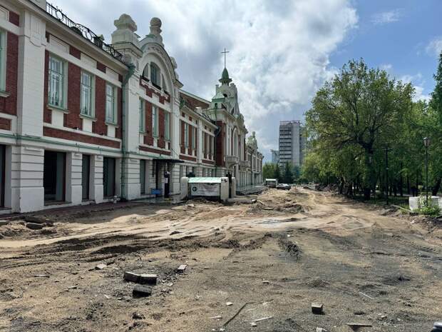 Реконструкцию Первомайского сквера в Новосибирске обещают закончить в августе
