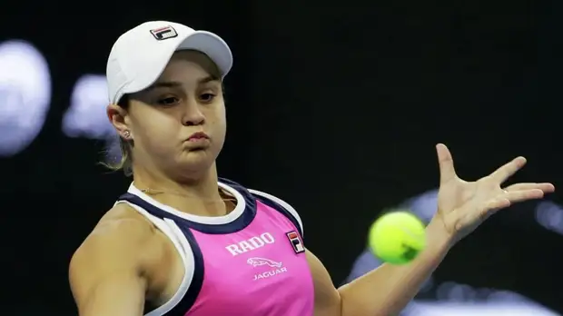 Барти победила Бенчич на Итоговом турнире WTA