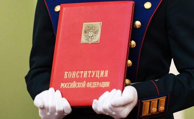 Россиянам готовят пожизненного национального лидера