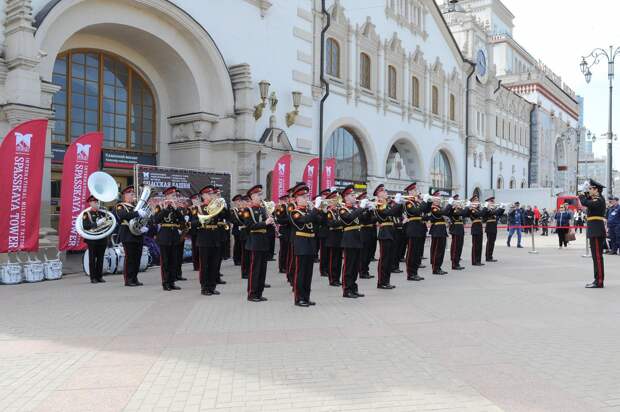 Концерт «Военные оркестры в парках» 2022, Казанский вокзал. Спасская башня