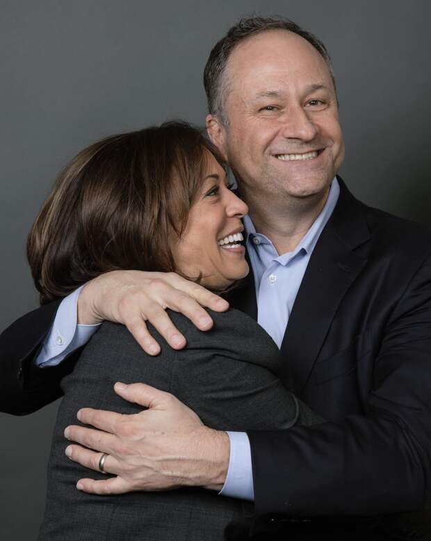 Камала Харрис и Дуглас Эмхофф