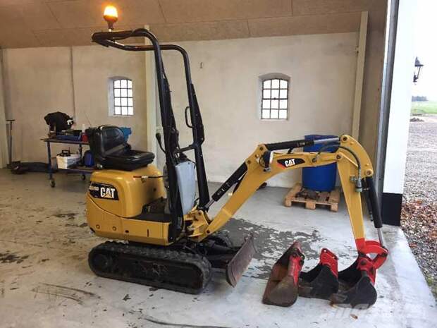 Мини экскаватор Cat 300.9D Мини экскаватор Cat 300.9D