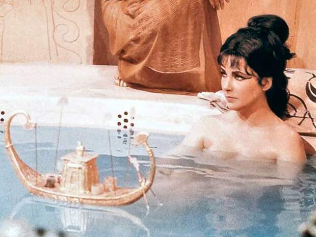 Кадр из фильма *Клеопатра*, 1963 | Фото: love2beauty.ru Кадр из фильма *Клеопатра*, 1963 | Фото: love2beauty.ru