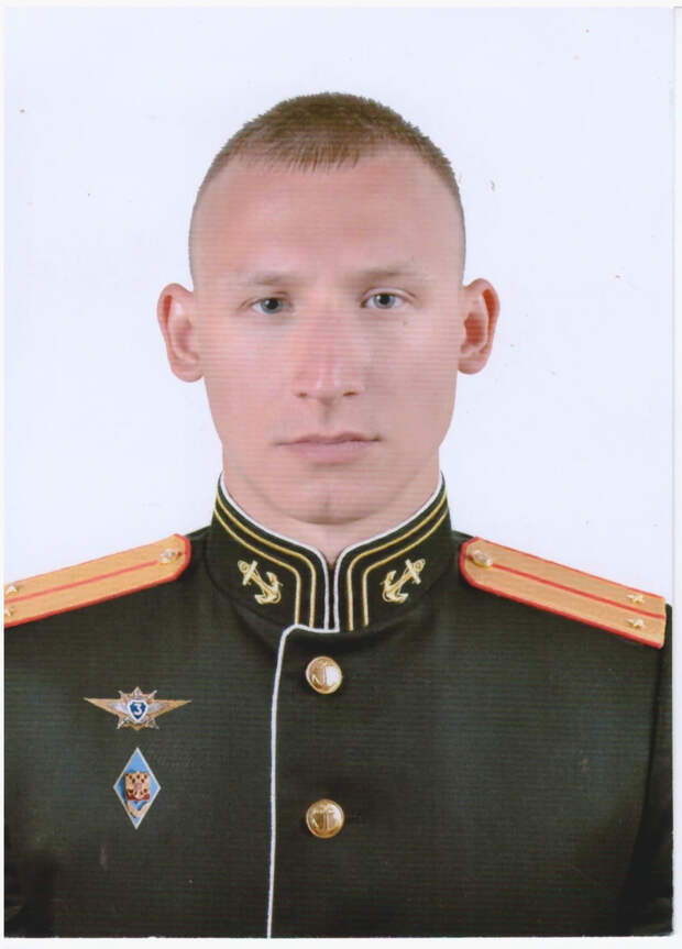 Командир танковой роты отдельной бригады береговой обороны старший лейтенант Антон Старостин