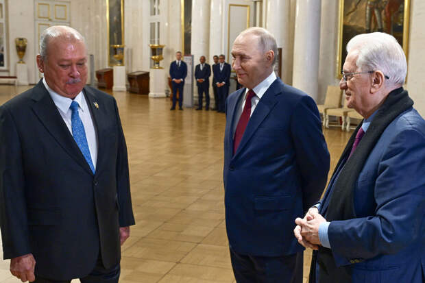 Песков: Путин всегда рад рассказать гостям о сокровищах Эримитажа