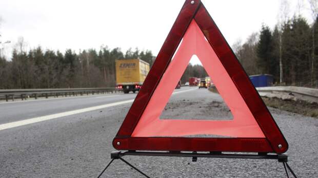 Авария с грузовиком унесла жизни двух человек под Саратовом