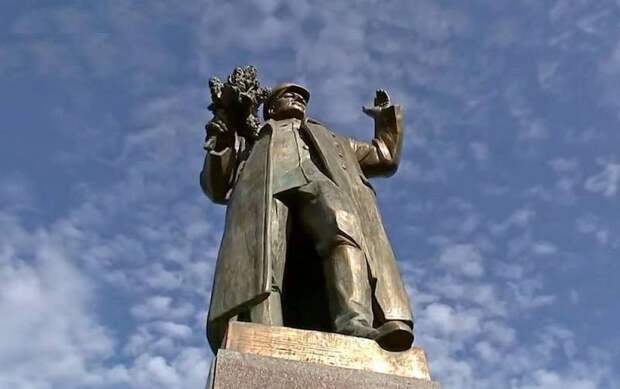 В Польше объяснили желание европейских стран снести советские памятники