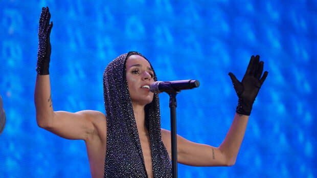 «Обрученная»: Zivert появилась на публике с кольцом на безымянном пальце