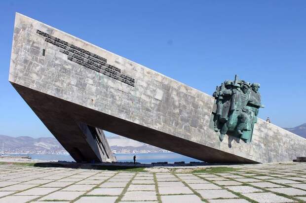 4 февраля 1943 года - начало операции советских войск по освобождению Новороссийска и Таманского полуострова 4 февраля 1943 года - начало операции советских войск по освобождению Новороссийска и Таманского полуострова