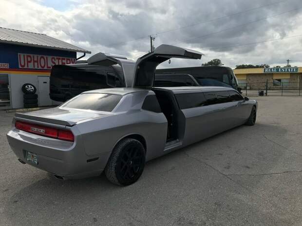 Лимузин Dodge Challenger с дверьми типа крыло чайки