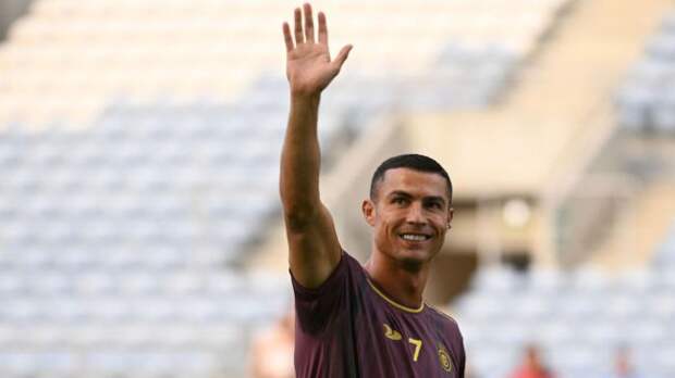 cristiano ronaldo playing in a friendly for al nassr