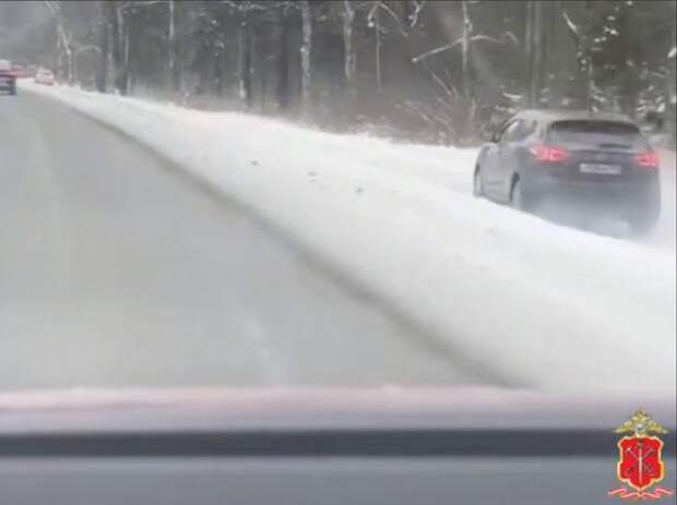 В Петербурге водительницу наказали за езду по тротуару, заснятую на видео