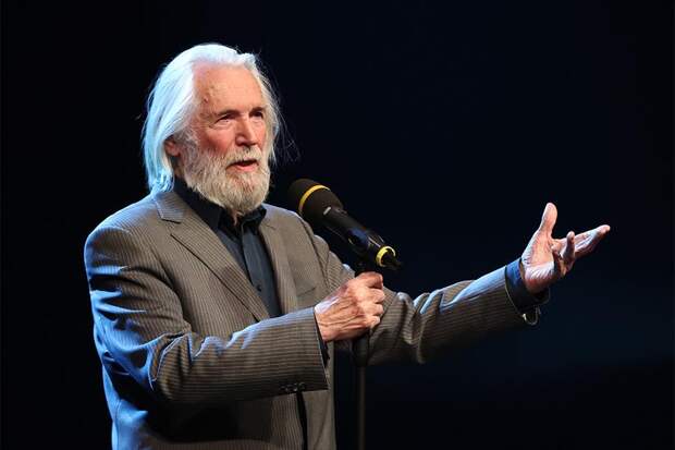 «Я оказался в очень неприятной ситуации»: как 92-летний Станислав Любшин ушёл от жены после 40 лет брака к студентке