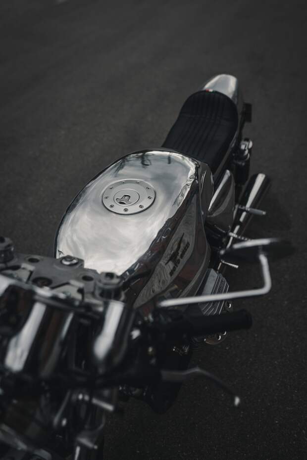 Bernd & Robin Mehnert: кафе рейсер Moto Guzzi California 1100 EV