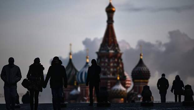 Люди на Красной площади в Москве