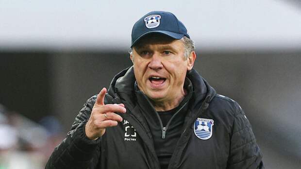 Талалаев надел кепку с надписью «Чемпионы-2025» на матч «Балтики» с «Зенитом» в Кубке России