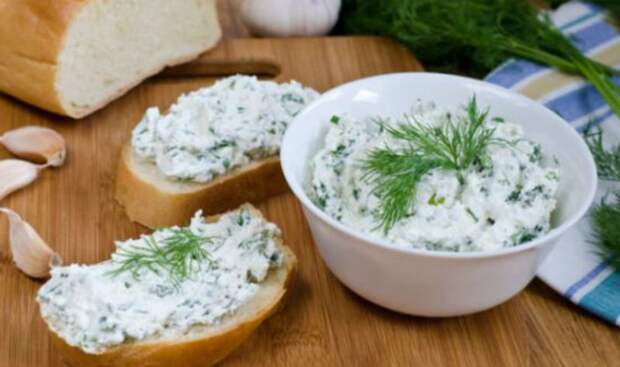 Творожная паста с чесноком и зеленью. Вкусная намазка Творожная паста с чесноком и зеленью. Вкусная намазка